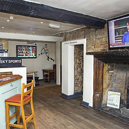 Отель The White Bear Shipston-on-Stour Экстерьер фото