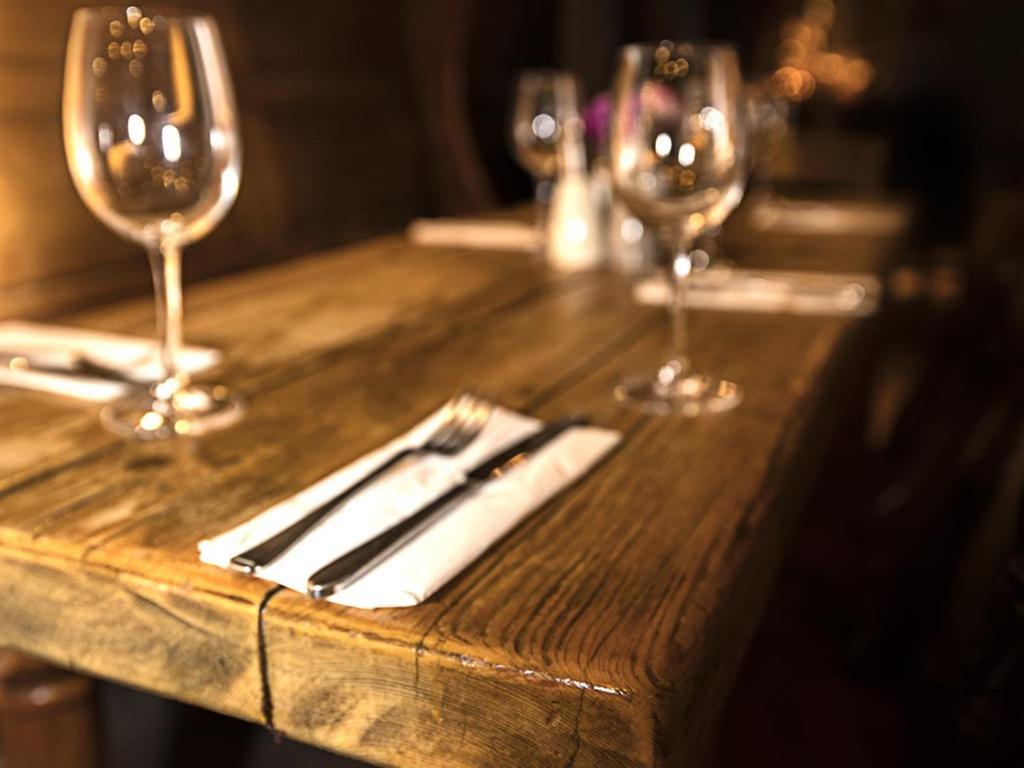 Отель The White Bear Shipston-on-Stour Экстерьер фото