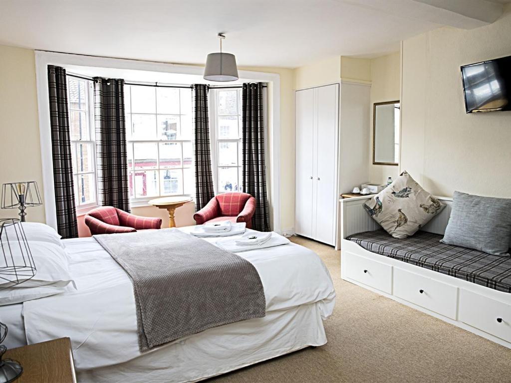 Отель The White Bear Shipston-on-Stour Экстерьер фото