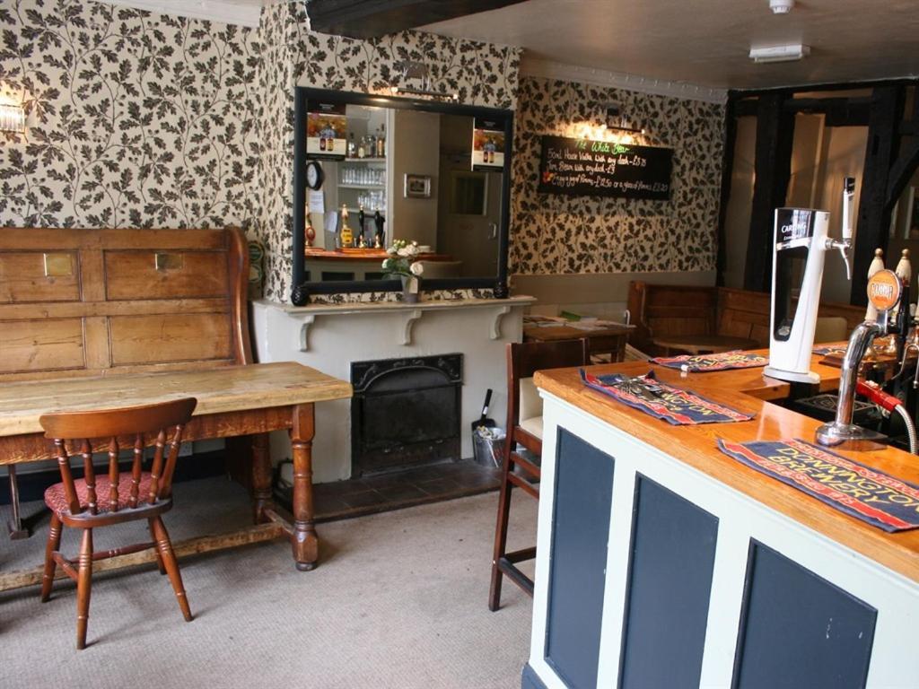Отель The White Bear Shipston-on-Stour Экстерьер фото