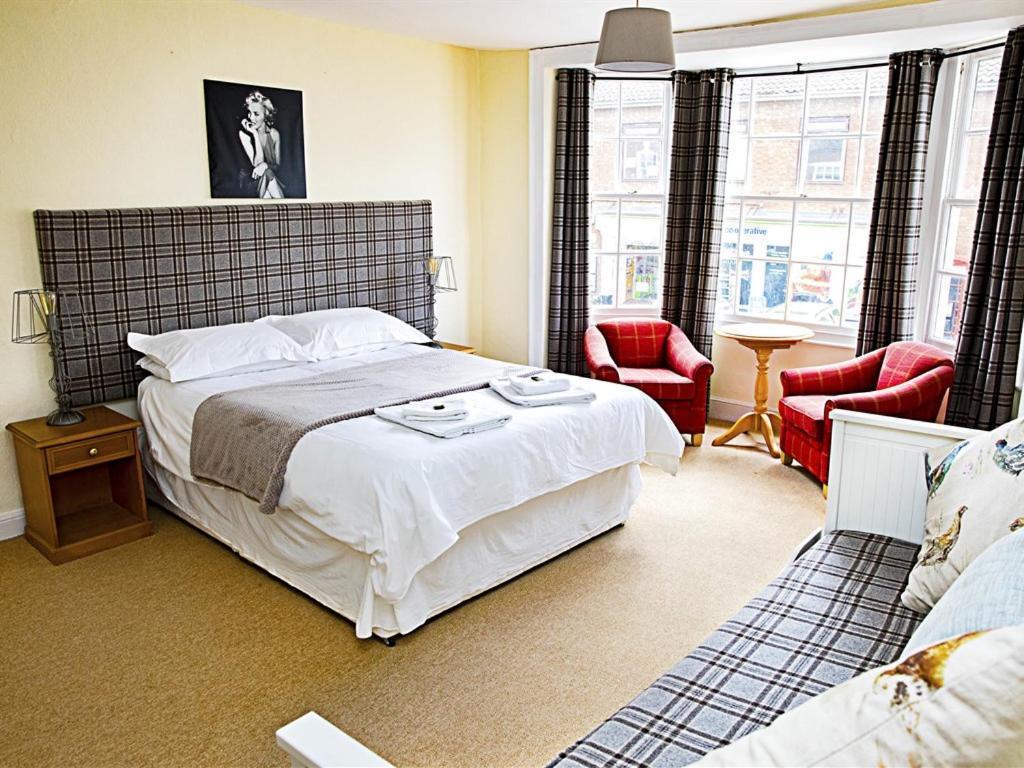 Отель The White Bear Shipston-on-Stour Экстерьер фото