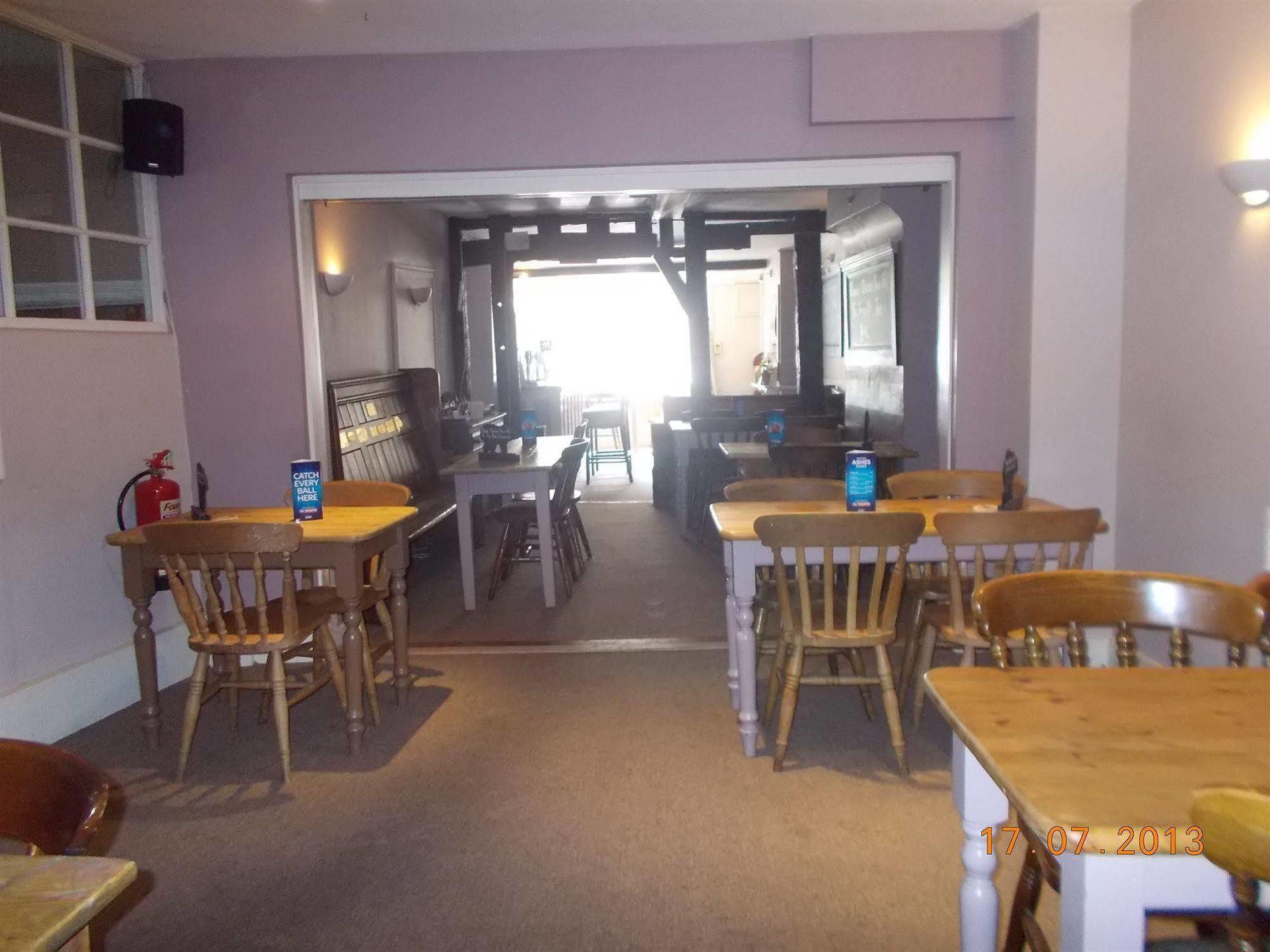 Отель The White Bear Shipston-on-Stour Экстерьер фото
