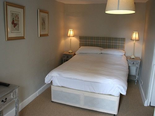 Отель The White Bear Shipston-on-Stour Экстерьер фото
