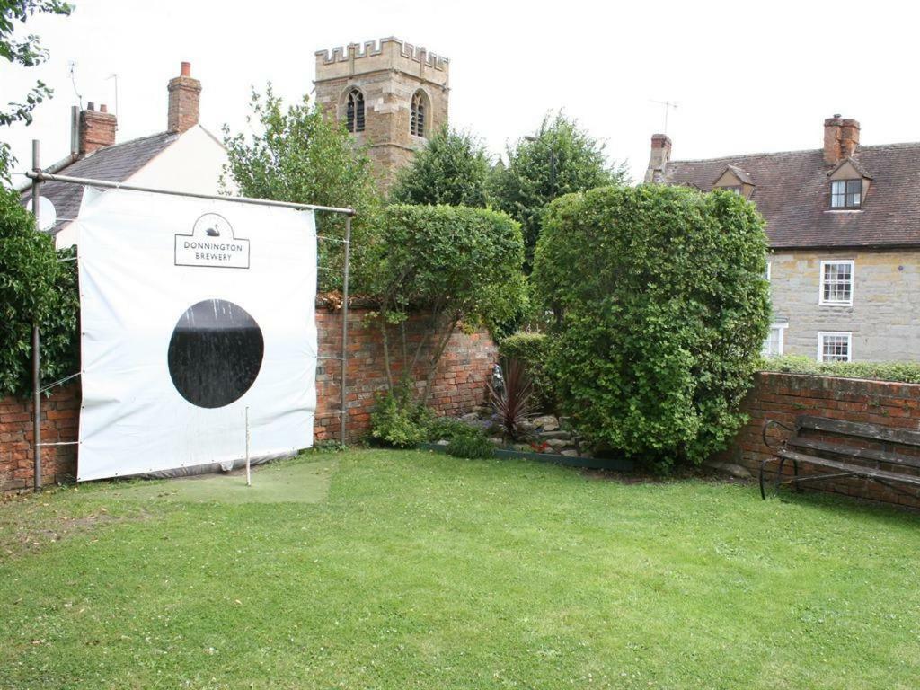 Отель The White Bear Shipston-on-Stour Экстерьер фото